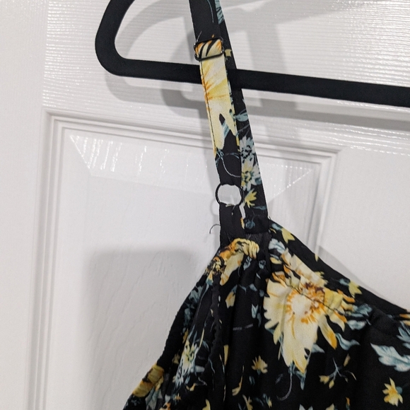 Torrid Black and Yellow Floral Georgette Cold Shoulder Blouse in Size 1 (14/16) - Picture 10 of 13